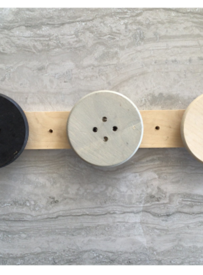 APPENDIABITI / ATTACCAPANNI "3 BOTTONI" LEGNO TRICOLORE FISSO